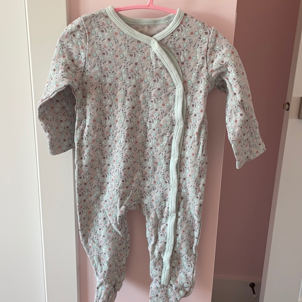 Baby girl 6-9 months pajama 👧🏼